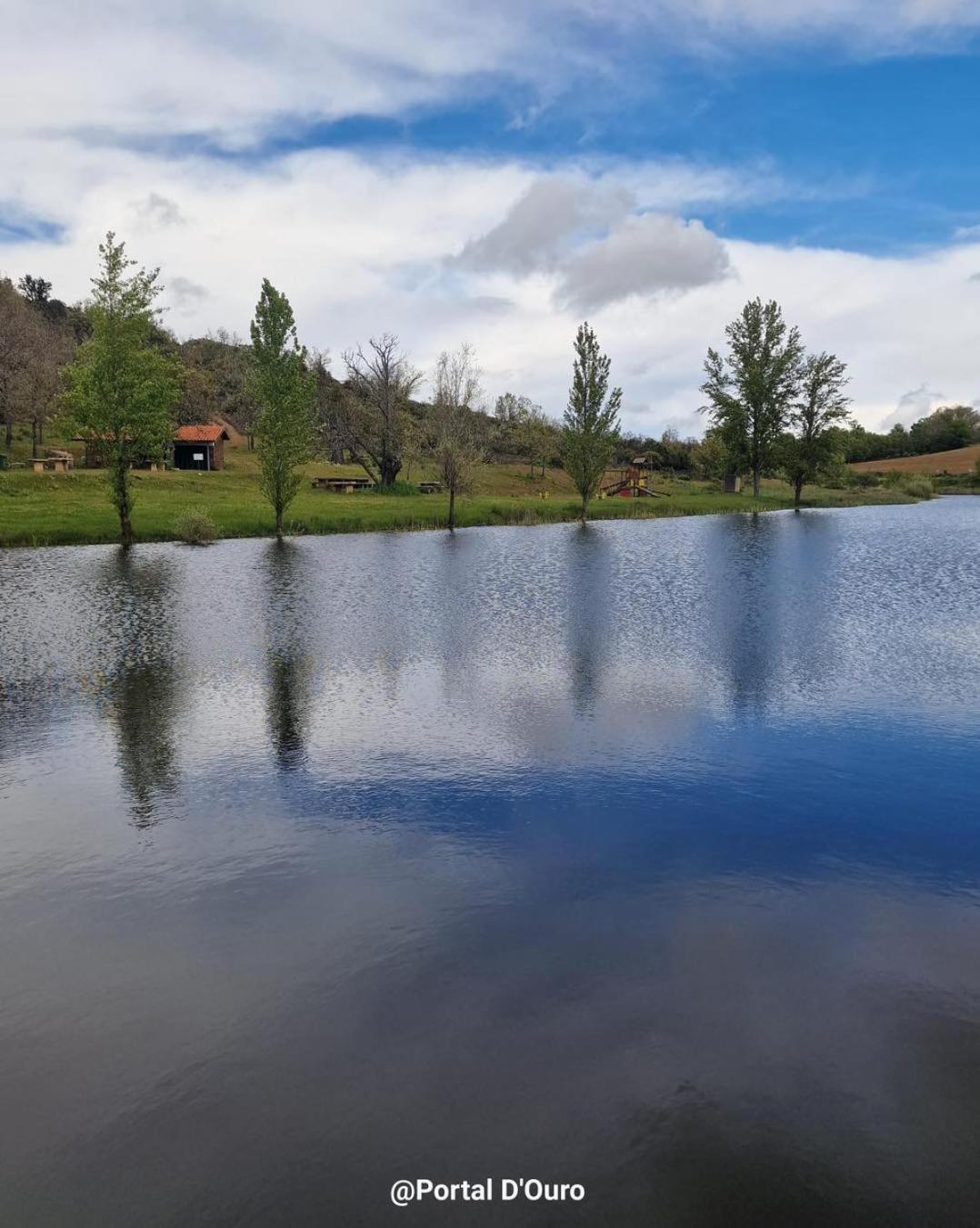 Casa Do Planalto Mirandes Villa มีรันดา โด โดว์โร ภายนอก รูปภาพ